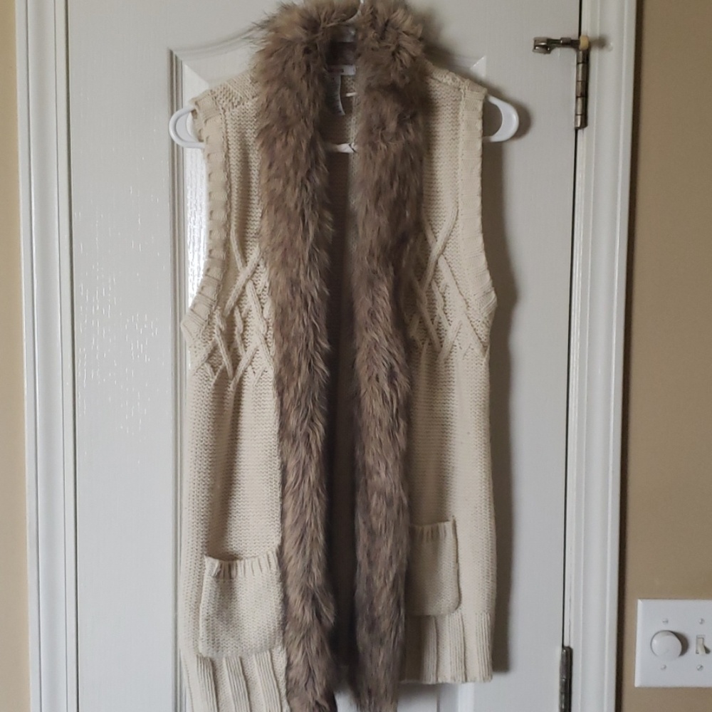 Stylish Sweater Vest w/Fur